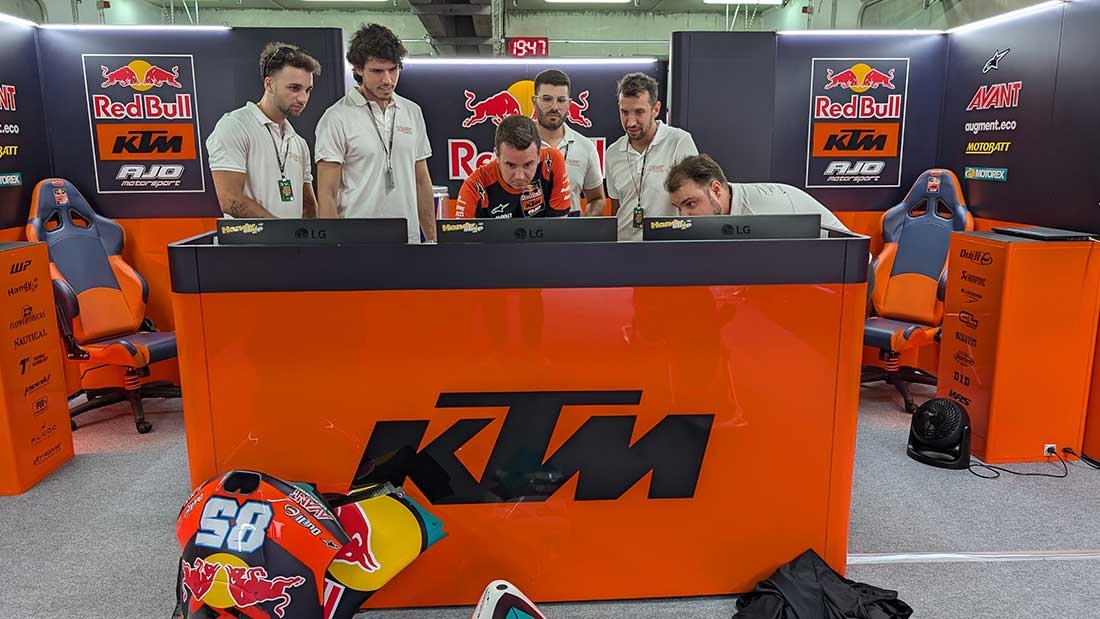 Los estudiantes del Máster en Ingeniería del Motorsport vivieron la emoción del Gran Premio GoPro de Aragón de MotoGP 